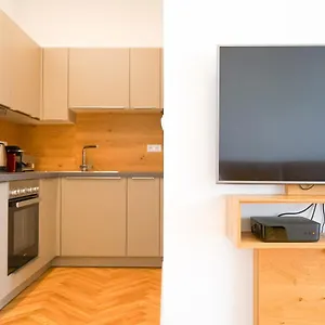 Nadland B7 Vienna